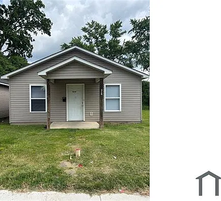 4 bed, $1,100 — Photo 1