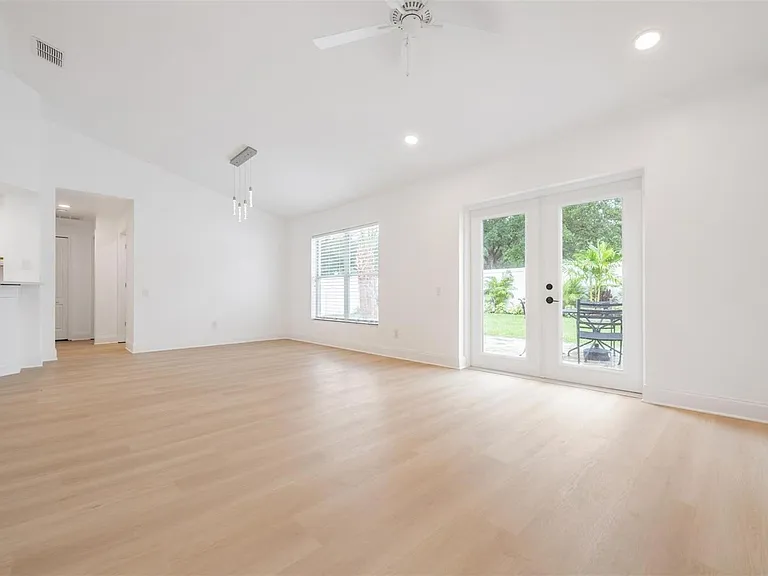 4208 Pine Isle Dr — Photo 17
