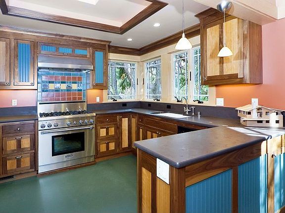 KITCHEN/BREAKFAST
