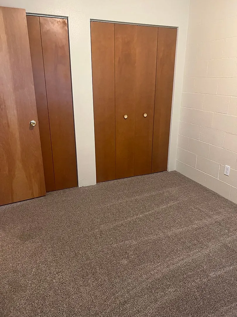 7039-1t - 2187 & 2189 NW North Hill Drive — Photo 4