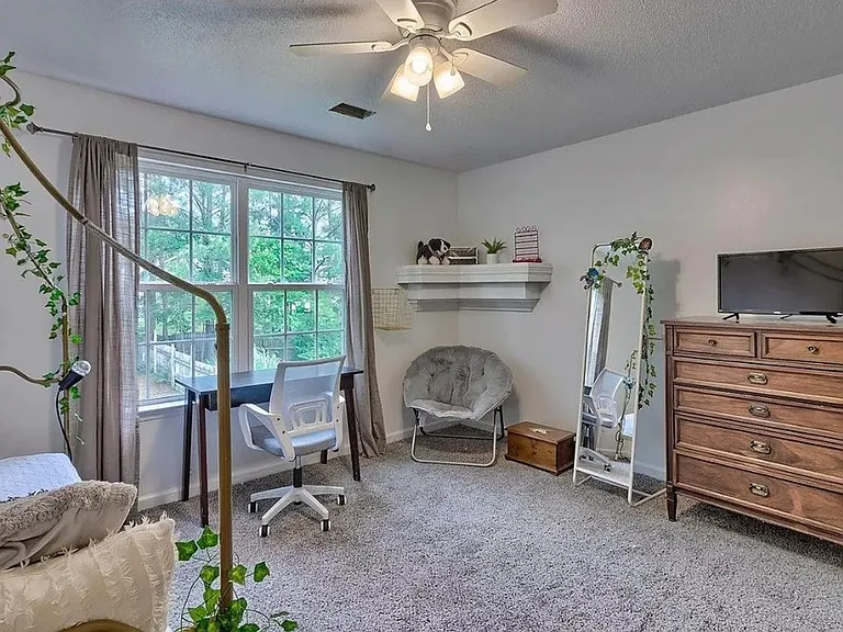 189 Hester Woods Dr — Photo 14