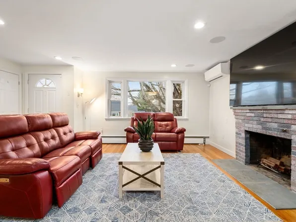 38 Irving Dr, Walpole, MA 02081