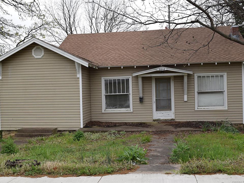 1st image of 624 E Washington Ave