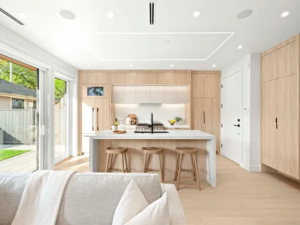 3466 W 22nd Ave #2, Vancouver, BC V6S 1J2