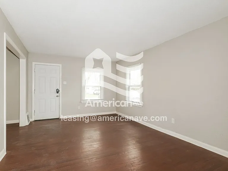 920419_006_living_room_13672941.jpg