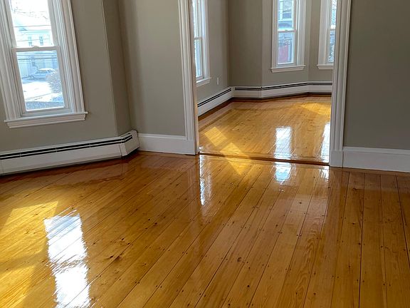 4th image of 105 Vernon St