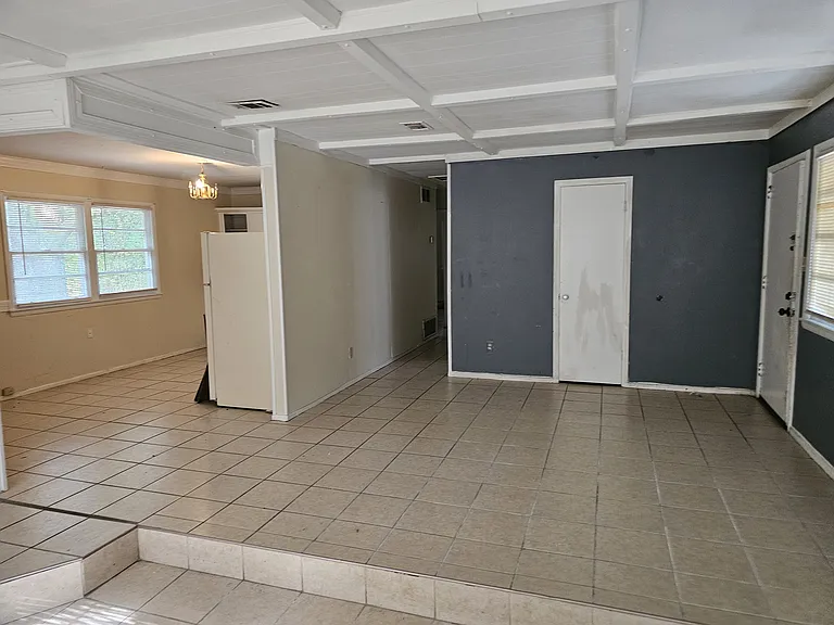 4655 Poinciana Dr — Photo 12