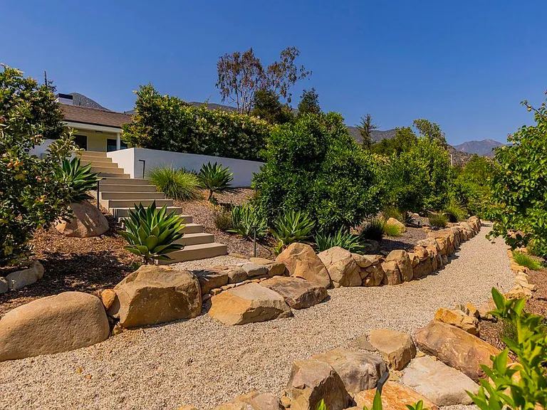 Del Oro Dr — Photo 24