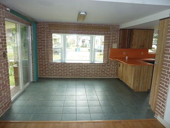 4th image of 1011 S 61st St