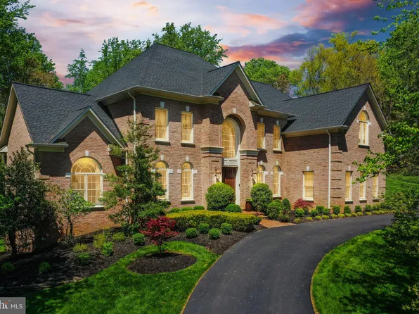 11116 Stuart Mill Rd, Oakton, VA 22124