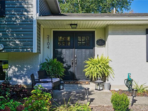 2nd image of 2104 Entrada Dr