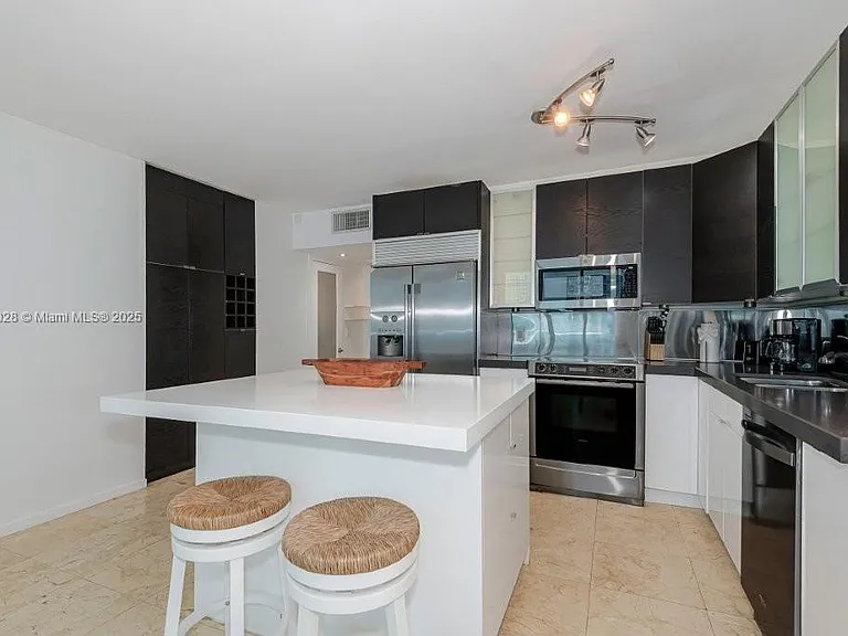 2301 Collins Ave #705 — Photo 9