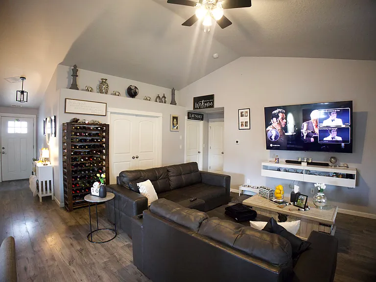 1283 Hazelnut Ct — Photo 6