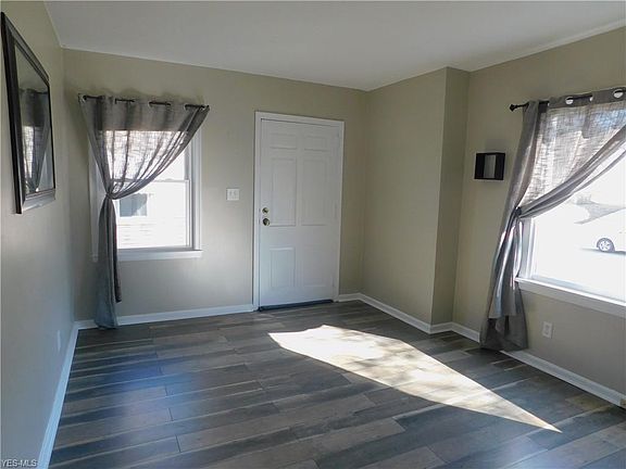 5th image of 1626 Evergreen Ave