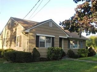 15 Ridgewood Rd, Chicopee, MA 01013