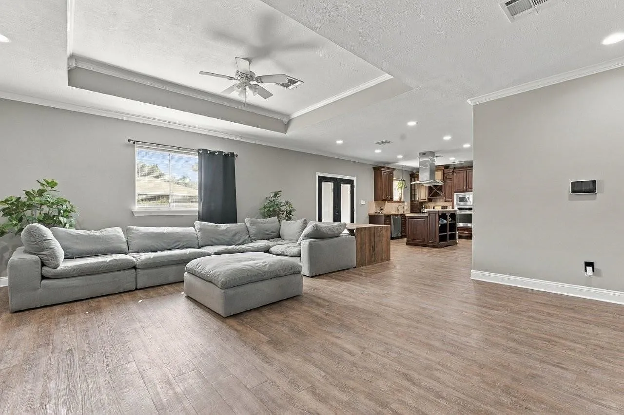4 bed, 2.5 bath, 2494 sqft, $2,900 — Photo 3