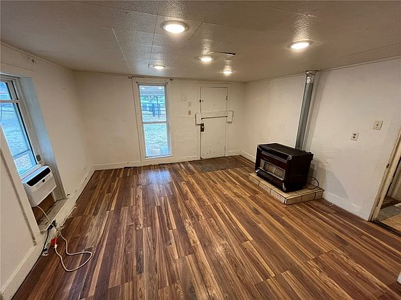 4th image of 1707 N C St