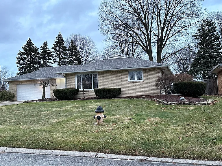 611 Brynhaven Dr — Photo 37
