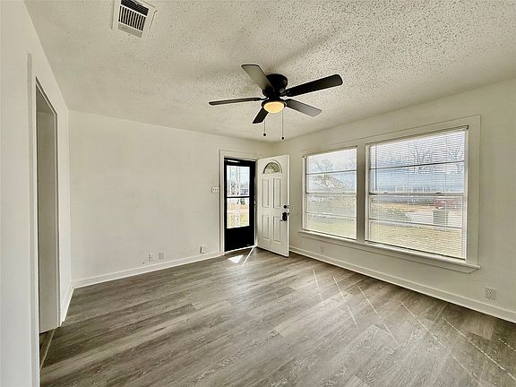 3rd image of 1509 SE 18th St