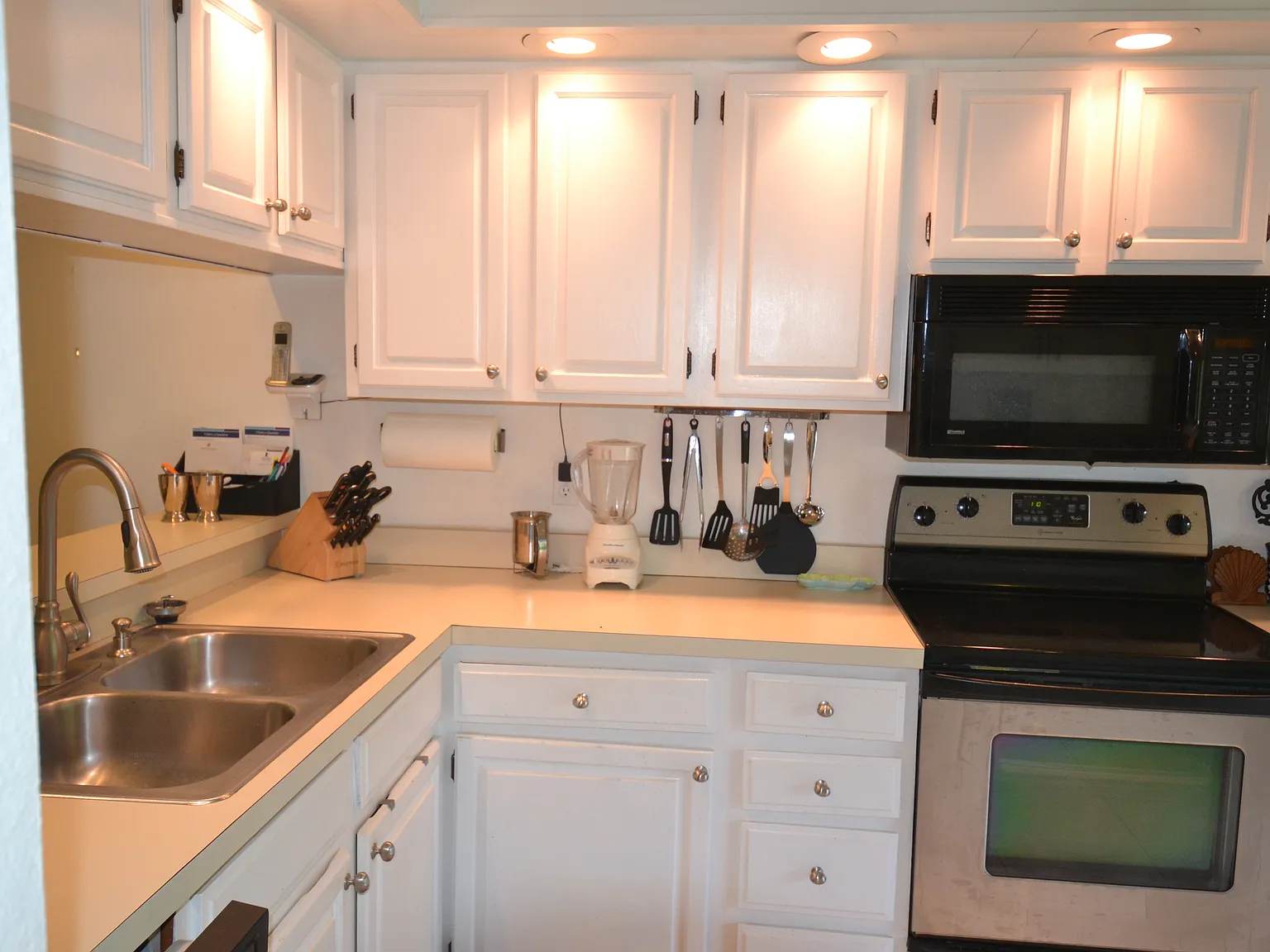 Eastlake Woodlands 2 X 2 with loft — Photo 4