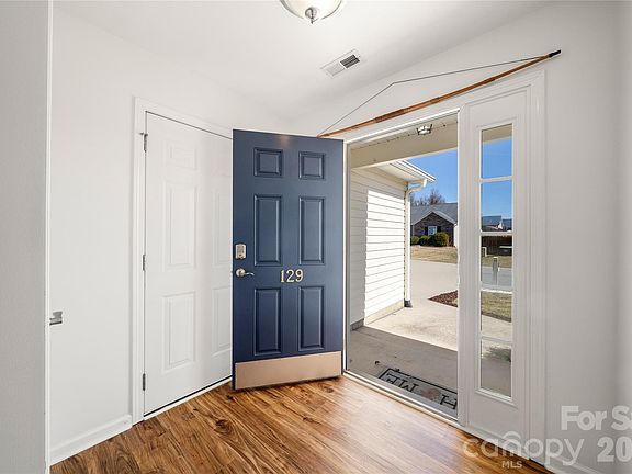 3rd image of 129 New River Dr