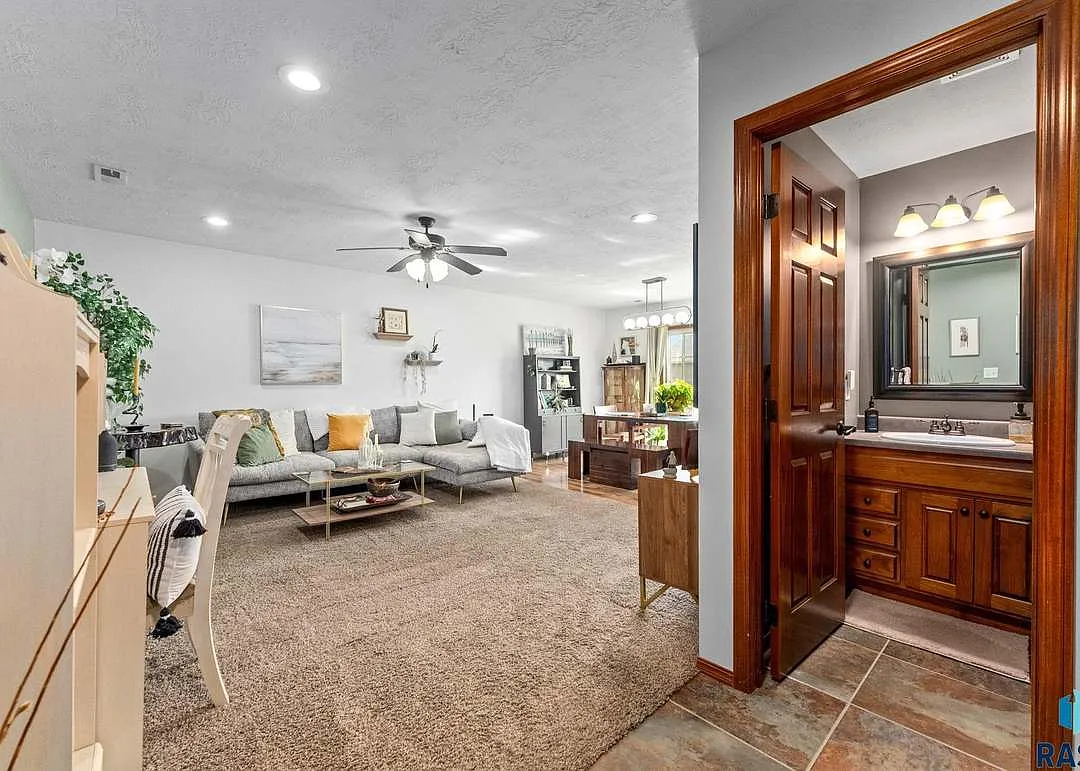 2 bed, 1461 sqft, $1,625 — Photo 3
