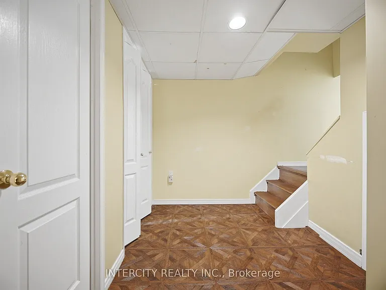 49 McCaul St — Photo 33