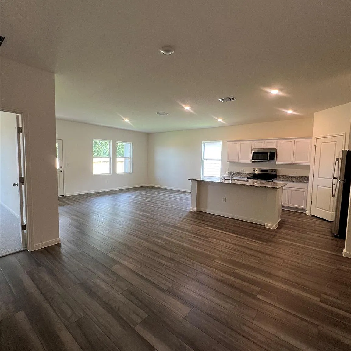3 bed, 2.0 bath, 1662 sqft, $2,000 — Photo 4