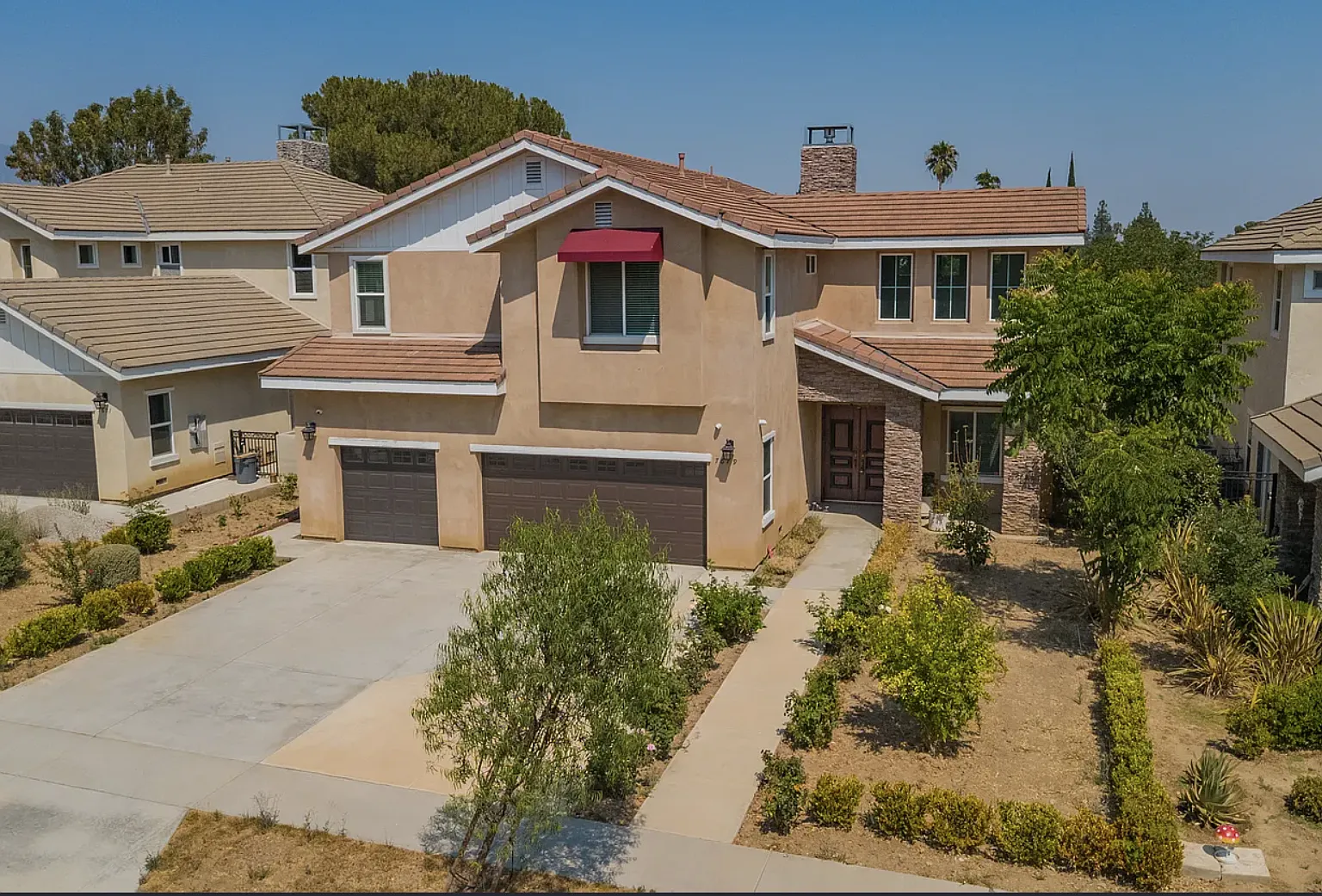 4 bed, 3120 sqft, $4,500 — Photo 2
