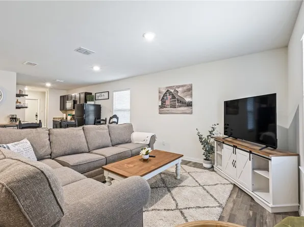 1124 N 13th St, Waco, TX 76707