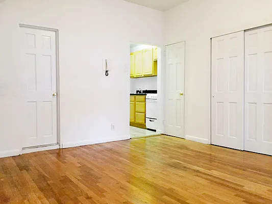 Rented by LIVING QUARTERS NY INC | media 10