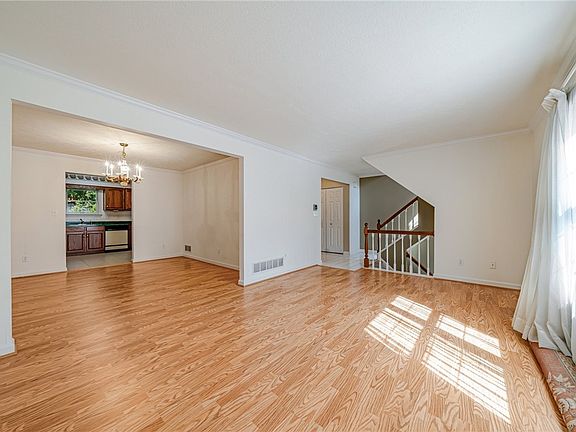5th image of 202 Apple Blossom Ct