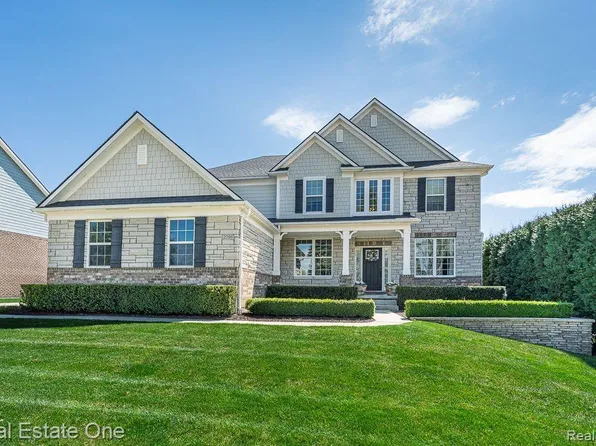 2098 Logan Dr, Rochester Hills, MI 48309