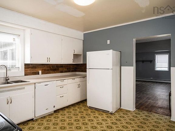 4th image of 204 Granville St