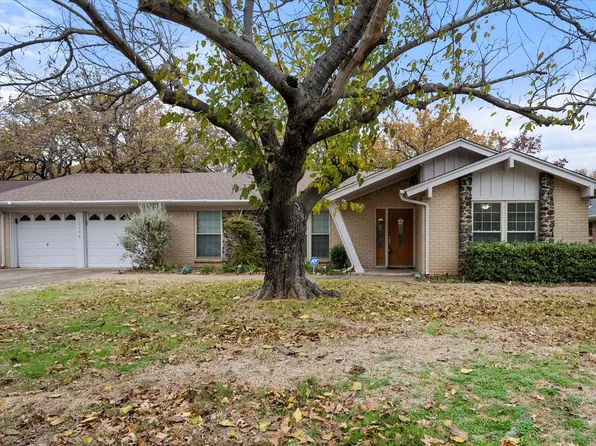1208 W Redbud Dr, Hurst, TX 76053