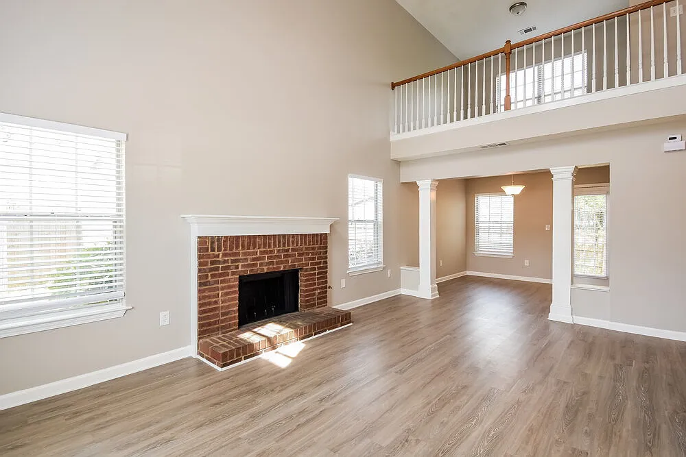 3 bed, 2.5 bath, 1527 sqft, $2,465 — Photo 4