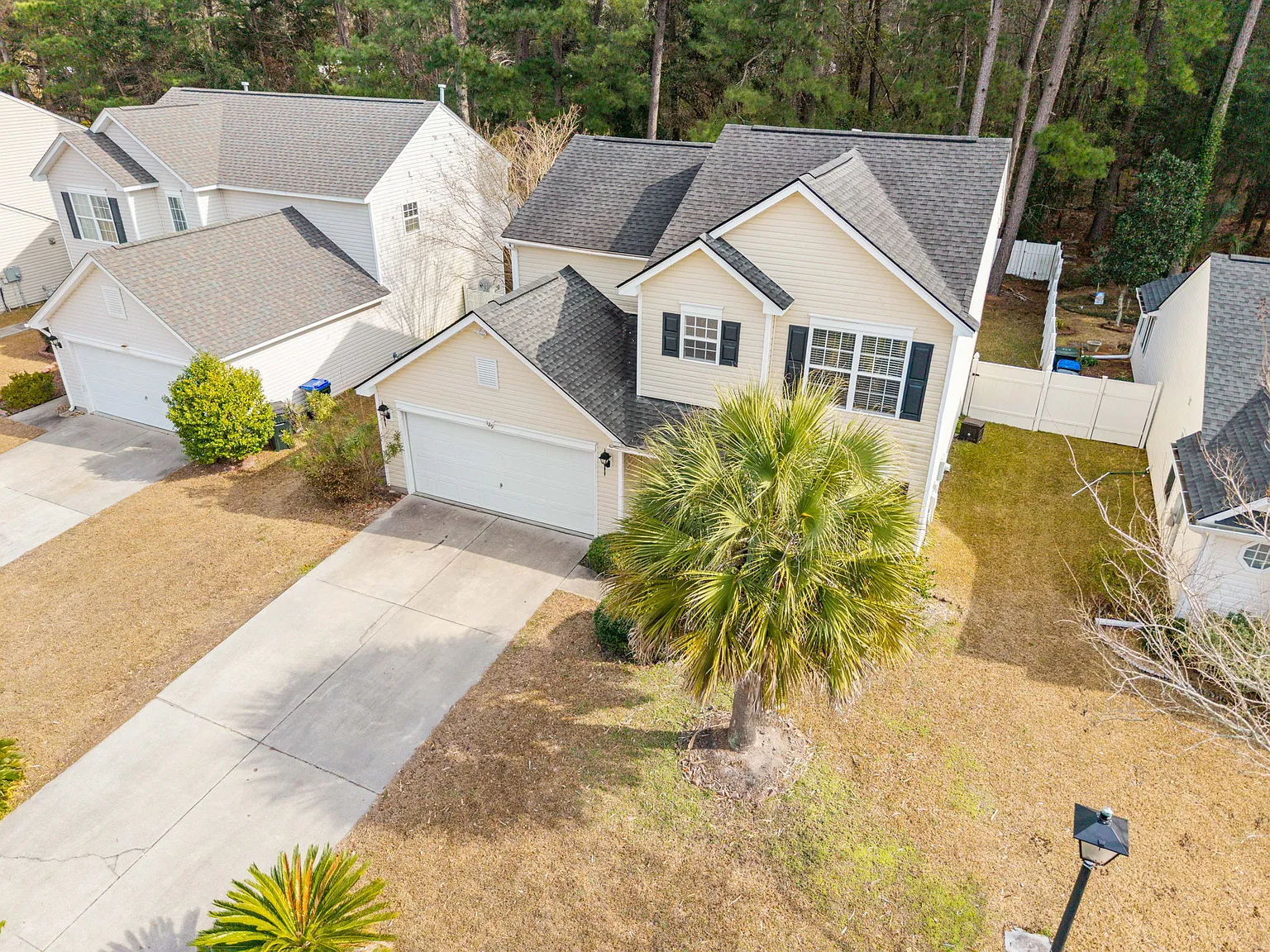 3 bed, 2.5 bath, 1715 sqft, $2,400 — Photo 4