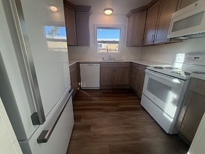 4th image of 1154 Grand Ave