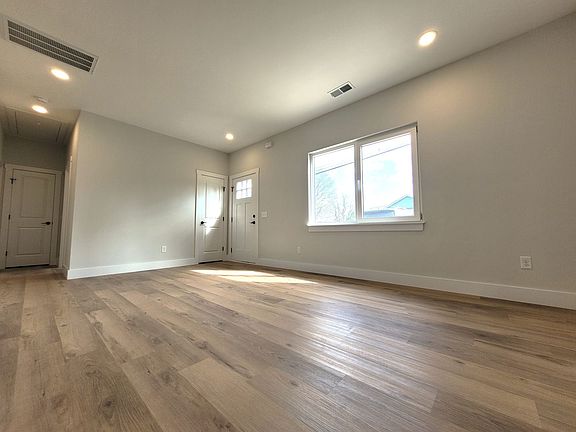 3rd image of 1214 Pearl St #B