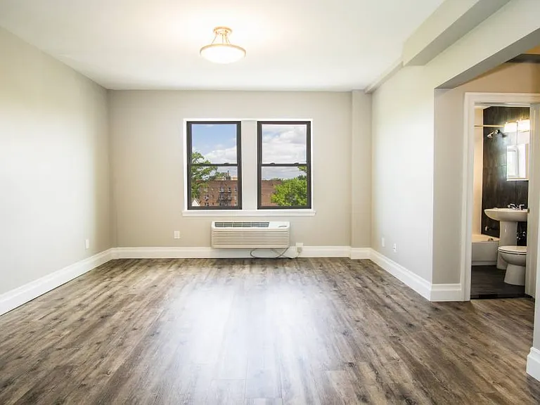 106 N Grove St — Photo 15