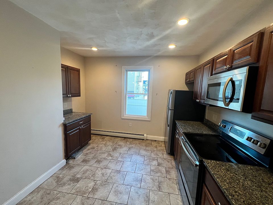 1st image of 142 Donelson St Floor 1