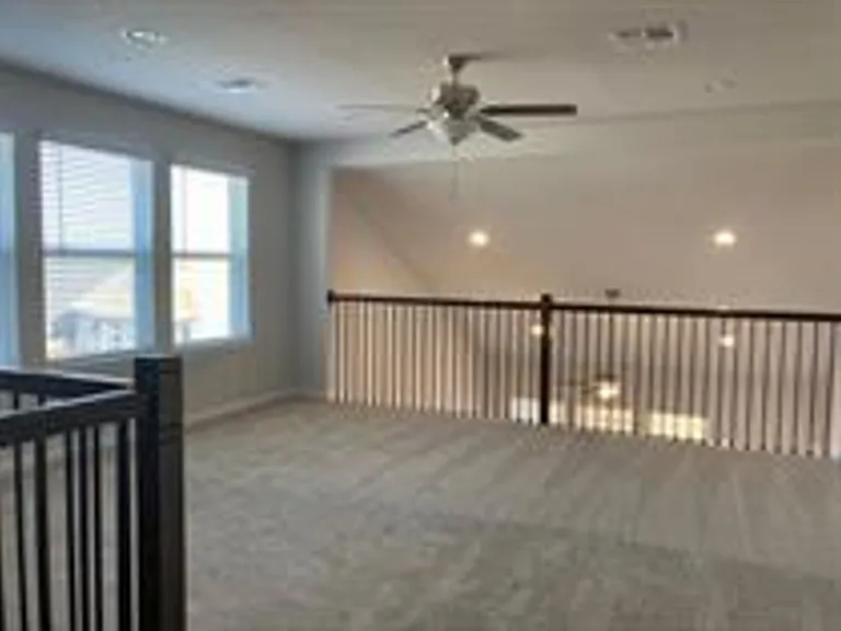 136 Green Knoll Ln — Photo 10