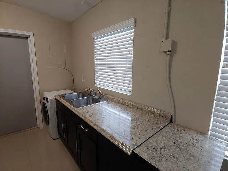 2351 Keith St — Photo 4
