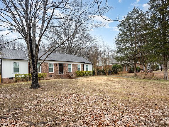 3rd image of 1627 Bonnie Ln