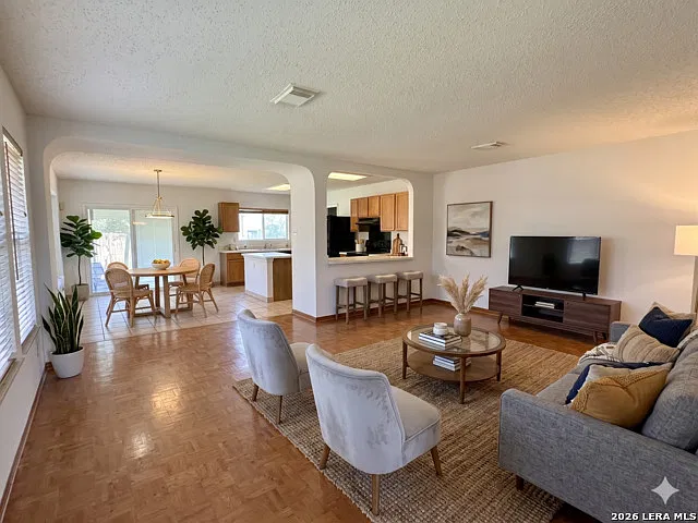 3 bed, 2.0 bath, 1520 sqft, $1,600 — Photo 2