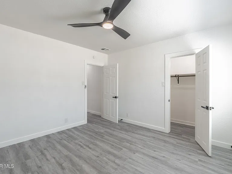 3221 N Stanton St — Photo 24