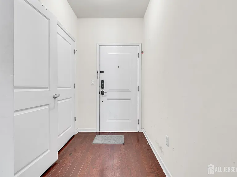731 Strassle Way — Photo 4