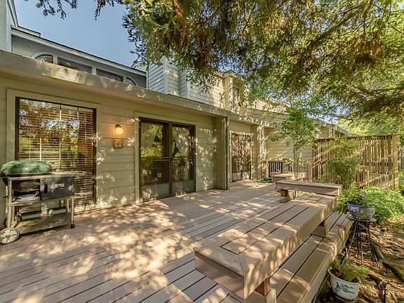 4th image of 325 Saint Andrews Dr
