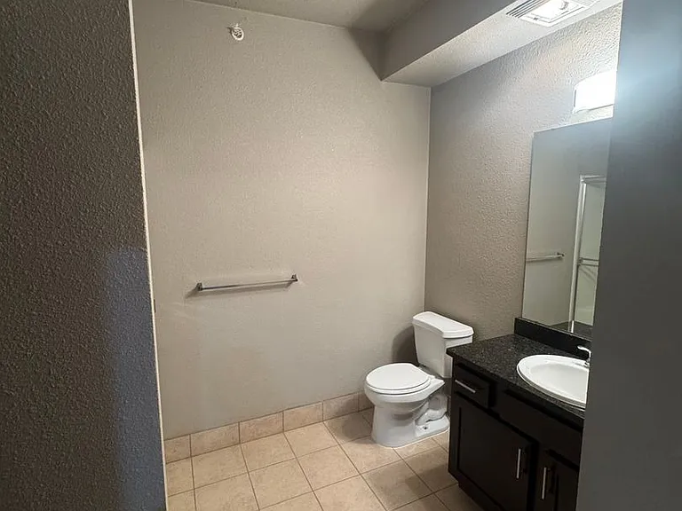 1200 W Walnut Street — Photo 7