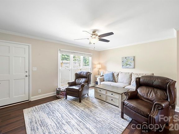 5th image of 2109 Hollandale Dr